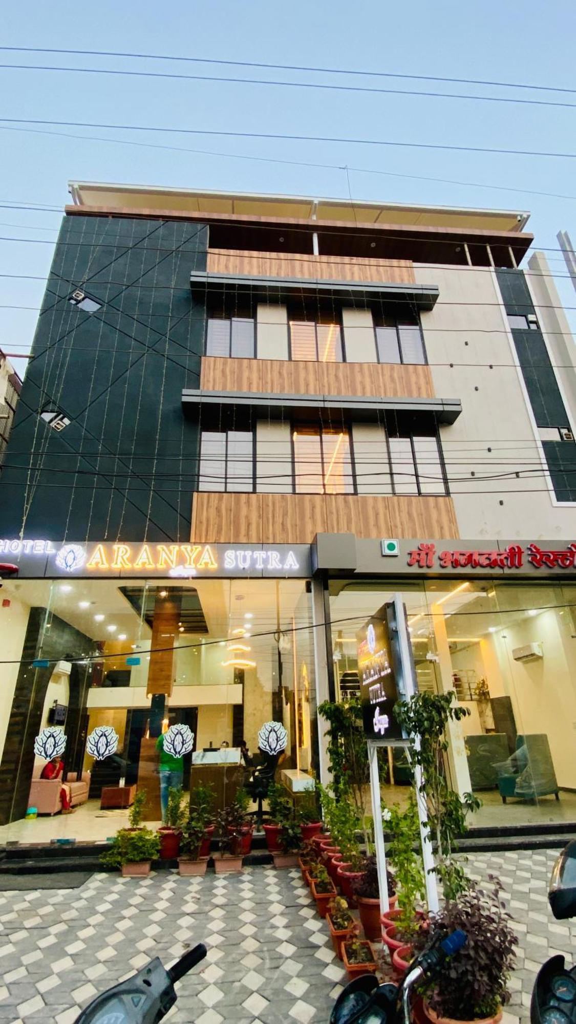 Hotel Aranyasutra Inaya, 인도르 외부 사진